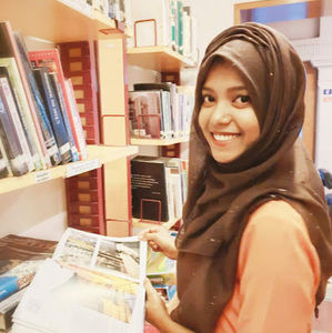 Meet your Posher, Razia